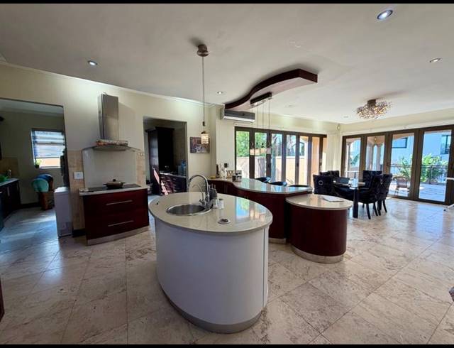 5 BEDROOM HOUSE FOR SALE IN UMHLANGA CENTRAL